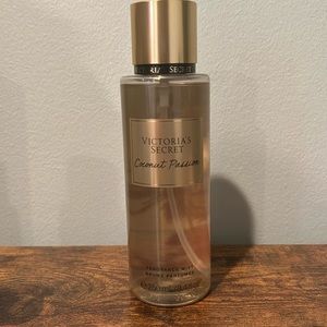 VICTORIA’S SECRET Coconut passion body mist